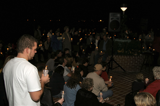 WorldWideCandleLighting2011_4
